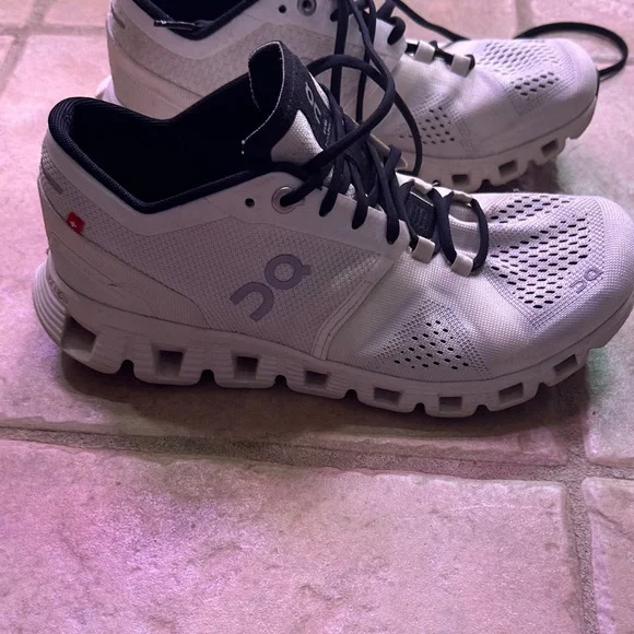 On Running Women's Athletic Shoes - White - Picture 5 of 6